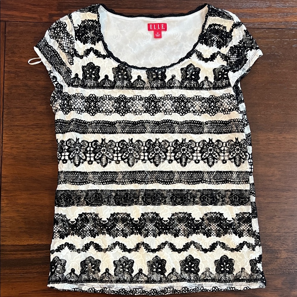 Elle Monochrome Lace Patterned Top